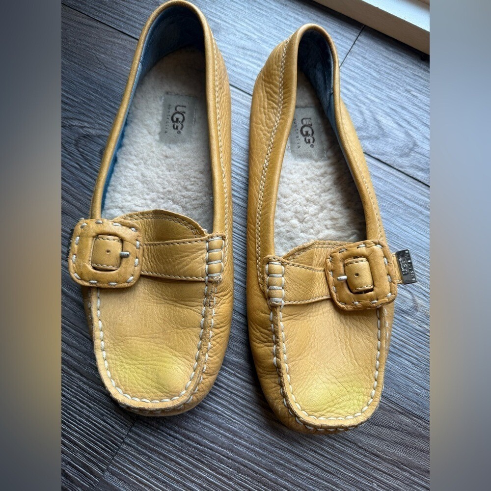 UGG  Ansley Mustard Yellow Leather Shearling Loafers Moccasins  Size 8‎